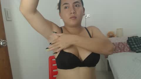 Snapshot of goldbella_ chatting on 03/07/25, 11:29 bella online show from 03/07/25, 11:29