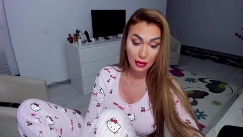 Nicole.. online show from 02/03/25, 07:29