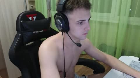 Golden boyyy21 online show from 12/22/25, 04:15