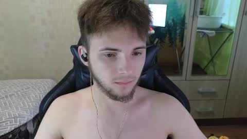 Snapshot of golden_boyyy21 chatting on 04/13/26, 03:23 Golden boyyy21 online show from 04/13/26, 03:23