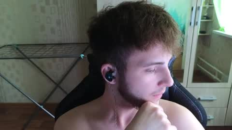 Snapshot of golden_boyyy21 chatting on 04/16/26, 02:51 Golden boyyy21 online show from 04/16/26, 02:51