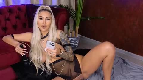 GoldenAmberX online show from 02/11/25, 08:48