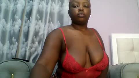 Snapshot of goldencurves_bunny chatting on 06/21/26, 07:11 Bella online show from 06/21/26, 07:11