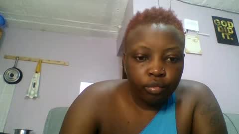 Snapshot of goldencurves_bunny chatting on 06/25/26, 07:02 Bella online show from 06/25/26, 07:02
