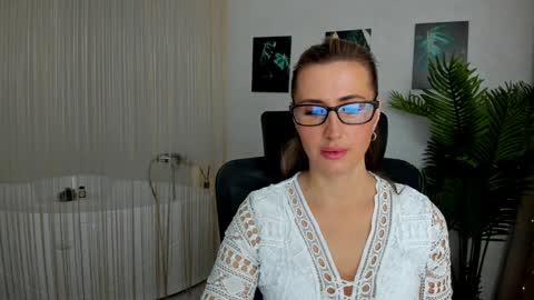 Olivia online show from 02/04/25, 03:33