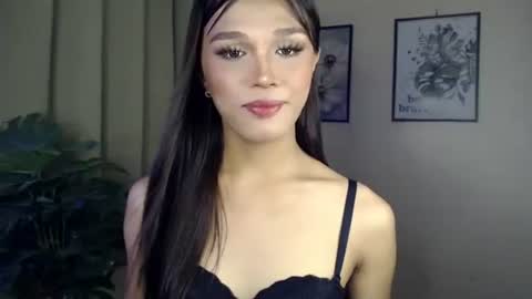 Lily is Gold online show from 04/18/26, 09:24