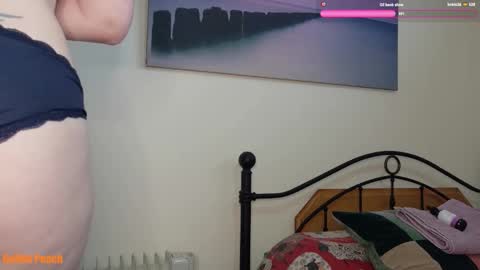 Snapshot of goldie_peach chatting on 10/07/25, 12:35 Goldie online show from 10/07/25, 12:35