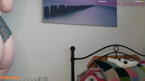 Snapshot of goldie_peach chatting on 10/15/25, 12:38 Goldie online show from 10/15/25, 12:38