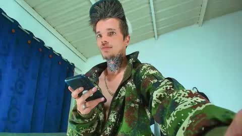 Snapshot of goldy_loyal99 chatting on 10/16/25, 04:02 Goldy Loyal93 online show from 10/16/25, 04:02