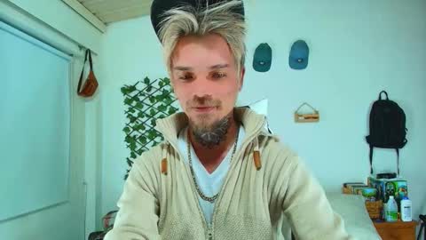 Snapshot of goldy_loyal99 chatting on 02/15/26, 05:48 Goldy Loyal93 online show from 02/15/26, 05:48