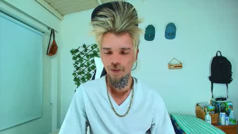 Snapshot of goldy_loyal99 chatting on 02/23/26, 02:20 Goldy Loyal93 online show from 02/23/26, 02:20