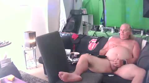 Snapshot of goldyguy011 chatting on 12/26/24, 08:53 goldyguy011 online show from 12/26/24, 08:53