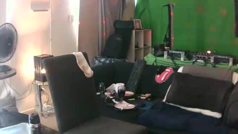 Snapshot of goldyguy011 chatting on 01/21/25, 01:50 goldyguy011 online show from 01/21/25, 01:50