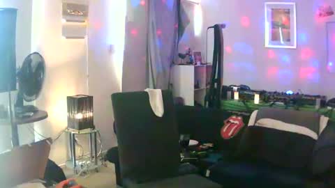 Snapshot of goldyguy011 chatting on 01/28/25, 01:18 goldyguy011 online show from 01/28/25, 01:18