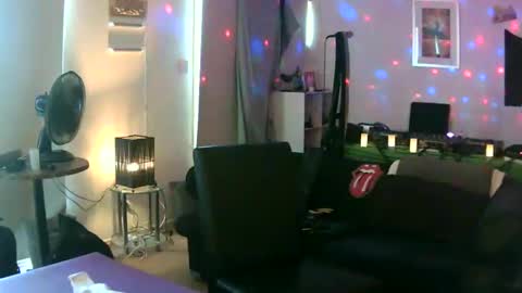 Snapshot of goldyguy011 chatting on 01/31/25, 02:58 goldyguy011 online show from 01/31/25, 02:58