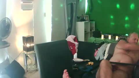 Snapshot of goldyguy011 chatting on 02/22/25, 02:06 goldyguy011 online show from 02/22/25, 02:06