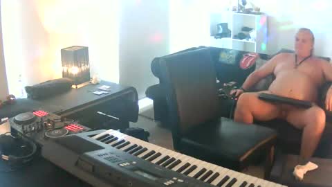 Snapshot of goldyguy011 chatting on 09/28/25, 02:50 goldyguy011 online show from 09/28/25, 02:50