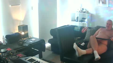 Snapshot of goldyguy011 chatting on 10/01/25, 01:44 goldyguy011 online show from 10/01/25, 01:44