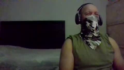 Snapshot of golons17 chatting on 11/07/25, 04:01 golons17 online show from 11/07/25, 04:01