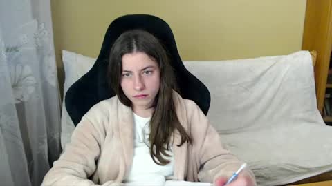 Snapshot of good__night chatting on 06/04/26, 05:19 Elizabeth Effie online show from 06/04/26, 05:19