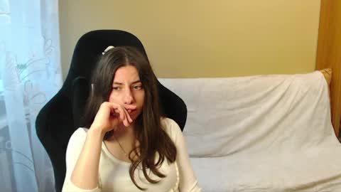 Snapshot of good__night chatting on 06/05/26, 04:35 Elizabeth Effie online show from 06/05/26, 04:35