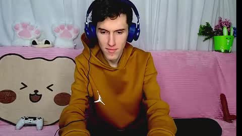 Snapshot of goodboyluca chatting on 05/04/26, 01:40 Luca online show from 05/04/26, 01:40