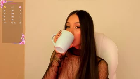 Snapshot of gorgeous_brunette chatting on 09/11/25, 08:03 Rose online show from 09/11/25, 08:03