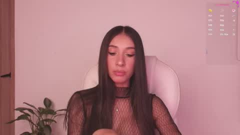 Snapshot of gorgeous_brunette chatting on 06/21/26, 07:33 Rose online show from 06/21/26, 07:33