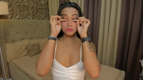 RIANA online show from 11/17/25, 05:52