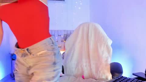 i am Jessi  I love animals and drawing I hope to get along with everyone. XOXO online show from 04/24/26, 08:00