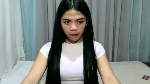 gorgeouspinay_gwen online show from 03/23/26, 02:21