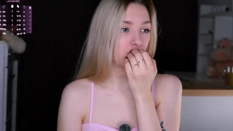Snapshot of gossip__girl chatting on 04/07/26, 01:39 Luna online show from 04/07/26, 01:39