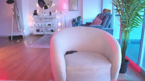 sophie  Special celebration a the beach 300k followers 3011 and 0112   online show from 03/09/25, 10:52