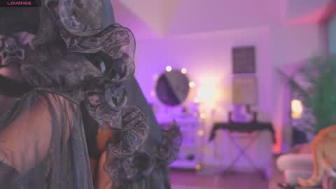 sophie  Special celebration a the beach 300k followers 3011 and 0112   online show from 11/14/25, 08:29