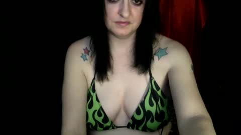 Snapshot of goth_kitten_uwu chatting on 12/31/24, 02:29 Kitten online show from 12/31/24, 02:29