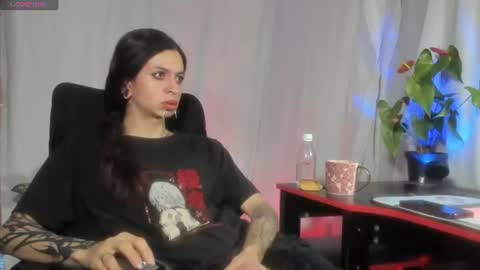 Snapshot of goth_ru chatting on 07/17/26, 01:18 Russ online show from 07/17/26, 01:18