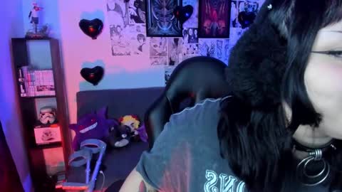 Snapshot of goth_stein chatting on 02/11/25, 04:33 Engel   Please help me to reach 50 thumbs up online show from 02/11/25, 04:33