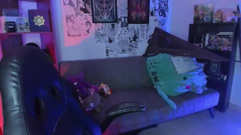 Snapshot of goth_stein chatting on 10/21/25, 01:28 Engel   Please help me to reach 50 thumbs up online show from 10/21/25, 01:28