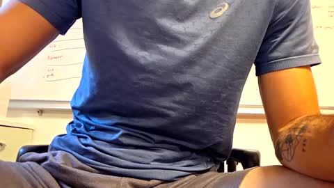 Snapshot of grandbi chatting on 09/17/25, 09:33 grandbi online show from 09/17/25, 09:33