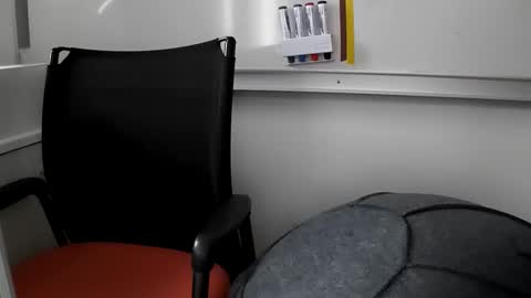 Snapshot of grandbi chatting on 10/31/25, 02:29 grandbi online show from 10/31/25, 02:29