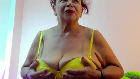 Snapshot of grandmother_milf chatting on 01/09/25, 01:39 Mi Name is violeta online show from 01/09/25, 01:39