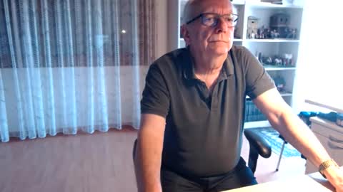 Snapshot of grandpach chatting on 03/18/26, 11:24 grandpach online show from 03/18/26, 11:24