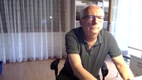 Snapshot of grandpach chatting on 04/08/26, 01:44 grandpach online show from 04/08/26, 01:44