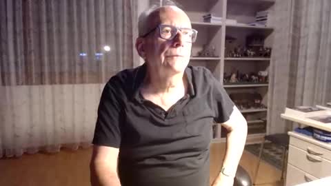 Snapshot of grandpach chatting on 05/24/26, 07:35 grandpach online show from 05/24/26, 07:35