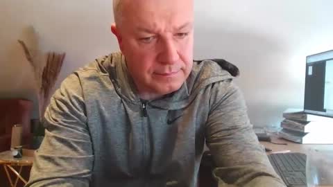 grau197077 online show from 03/19/26, 10:19