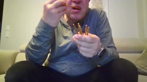 grau197077 online show from 03/28/26, 10:53