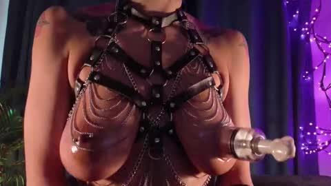 grayce blossoms24 online show from 01/13/26, 10:26