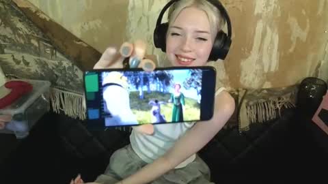 Snapshot of graylovescookies chatting on 12/02/24, 08:22 graylovescookies online show from 12/02/24, 08:22