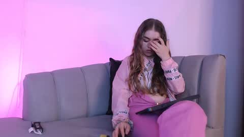 Snapshot of grecia_rouse chatting on 02/07/25, 04:27  GRECIA  online show from 02/07/25, 04:27