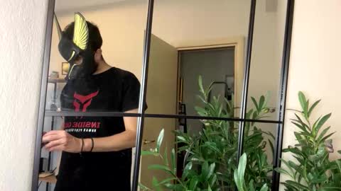 Snapshot of greekraul chatting on 10/27/25, 10:19 Raul The Greek online show from 10/27/25, 10:19